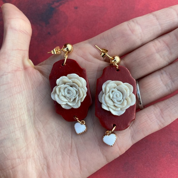 White rose Earrings - Picture 2 of 3